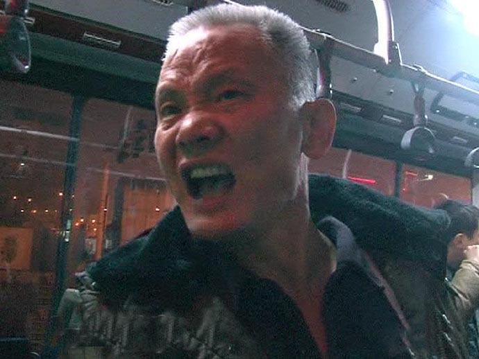 大爷怒擒“咸猪手”：看不惯这样的人