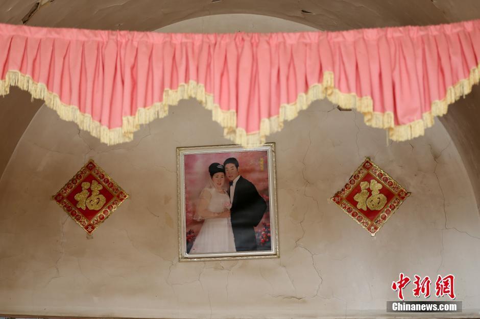 延安市区最后窑洞:洞门口写“拆”字