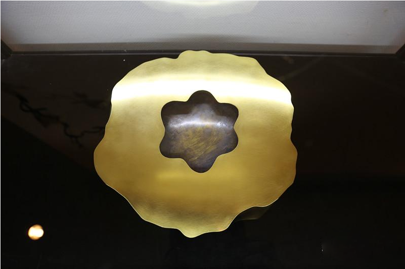 现场展出的白暻灿作品《Wiggly vessel（器皿）》