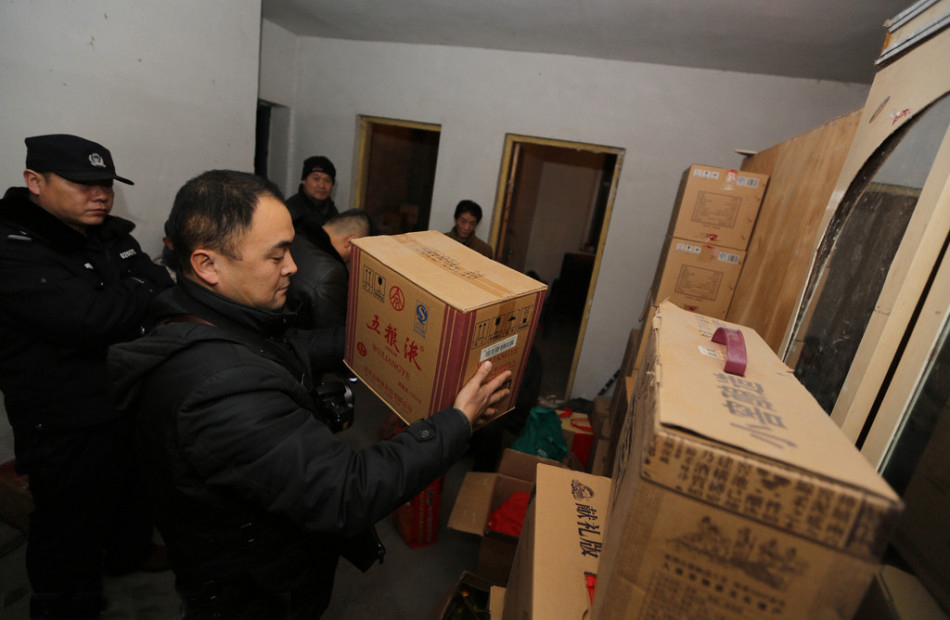 执法人员对该窝点的生产设备、成品及原料进行了暂扣，并依据线索对其仓储和销售地点进行了查处。目前，此案正在进一步调查处理中。