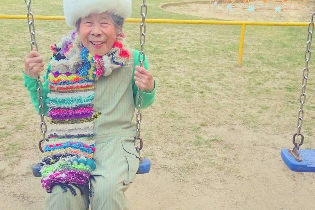 带着奶奶出去玩，是不是想到了小时候，感谢奶奶一直都在，给孙女这样的机会。