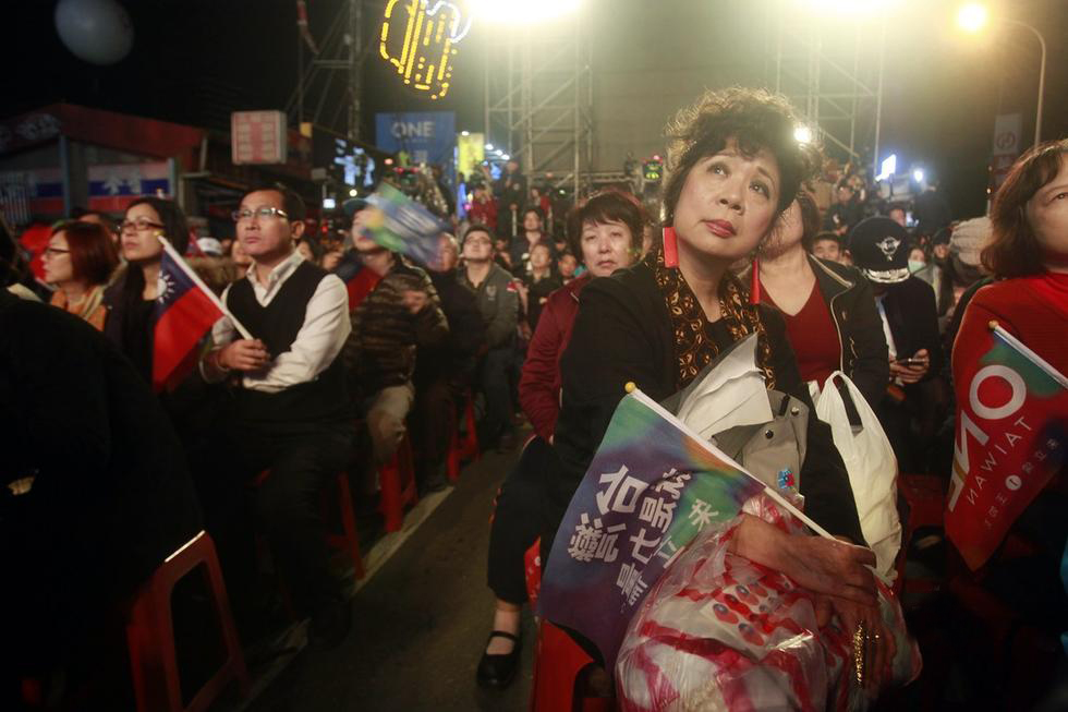 选举结果出炉后，国民党支持者神情低落。