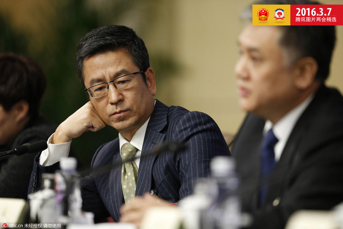 3月7日，全国政协十二届四次会议记者会召开，邀请全国政协委员解振华、秦大河、吴晓青、胡存智、白岩松就环境问题回答记者提问。