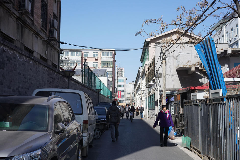 　　西城区三里河一直都是部委聚集、道路路网密度偏低的地区。西城区政府也一直在为这个区域的交通问题发愁。这次将小巷提升成市政路，就是为了改善三里河南横街与月坛南街之间的通行条件，与三里河南横街、月坛南街形成较为完整的道路循环系统，缓解周边居民交通出行难题。