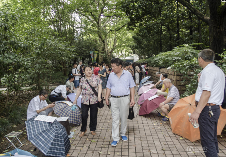 上海家長聚集公園