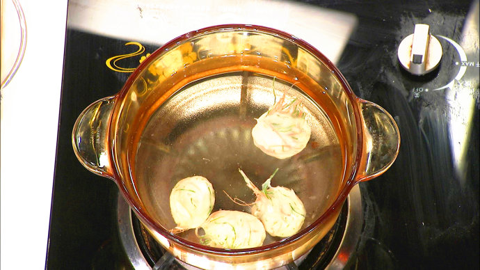 【养生厨房 <wbr>20161012 <wbr>播出】 <wbr>菜名: <wbr>锦绣鸡茸球；
