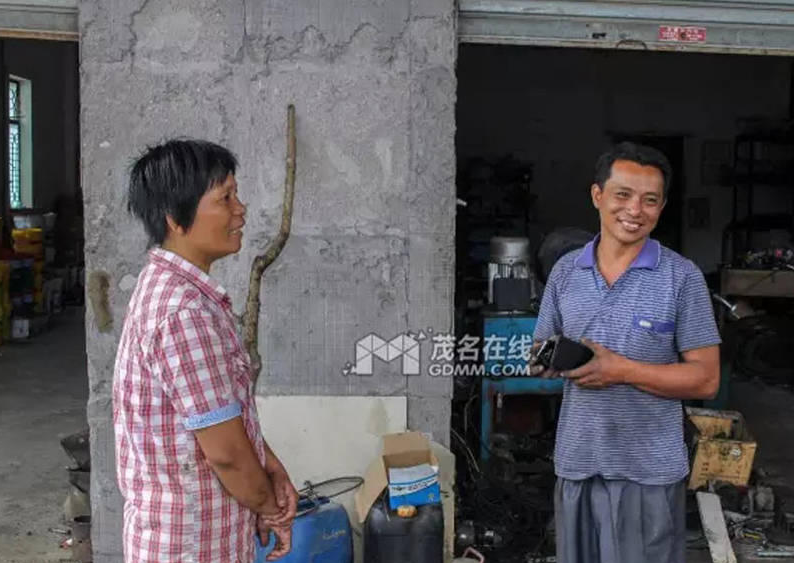 　　两夫妻对于小编们的到来感到很意外，对着镜头显得很是羞涩，梁姨一再强调自己所做的只是一个晚辈应该做的。