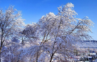 肃南裕固族自治县迎第一场雪 积雪厚度达6厘米