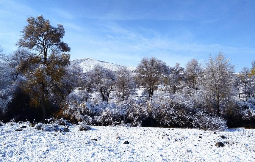 雪后的肃南裕固族自治县。