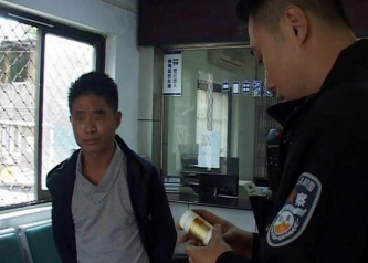 八旬老人被洗脑狂买保健品 已花去数万元