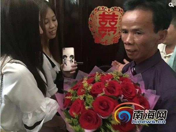 　　接下来的三年间，黄家光被警方前后抓了三次。黄家光说，在1998年第三次被抓后，面对警方的刑讯逼供，自己没能坚持，无奈招供曾参与杀人，“当时警察让我在几张空白的纸上写名字，然后他们写好供词给我按手印。”之后，黄家光被送进了看守所。
