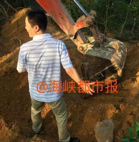 　　至此，被盗金饰及被销赃款共计百万余元被全部追回，案件得以圆满告破。