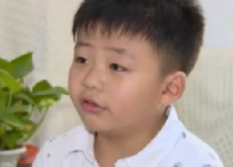 男童为救白血病父亲暴饮暴食:要再给我爸一条命