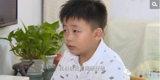 　　尽管家庭遭受病痛的折磨，一家人永不言弃，最后孩子说：“我相信我能照顾好他。”