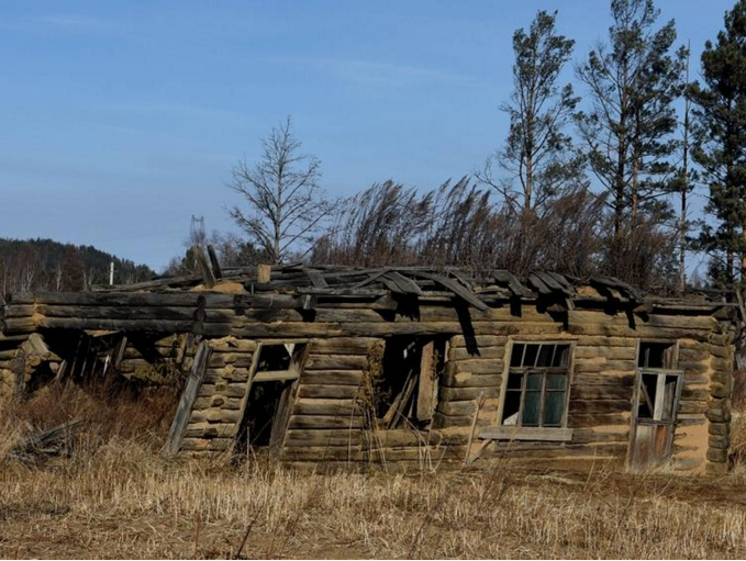 　　老二十五站村不适宜人居住的房屋。