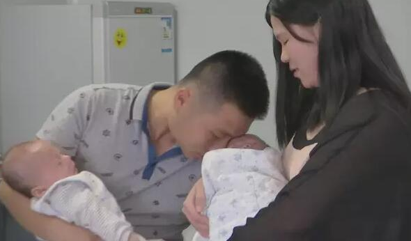 　　因为小宝不仅仅有心脏外露，还有单心室、肺动脉狭窄等等问题。这个病统称坎特雷尔五联症，听名字就感觉非常凶险，而这种先天性心脏病，在全球只有两百多例。而小宝，很不幸，是广东省的首例。而且，小宝还有唇腭裂和多指畸形。