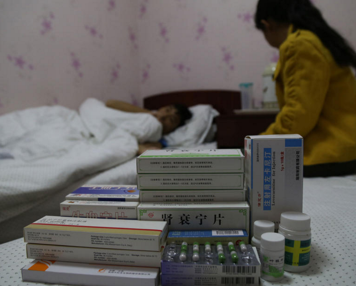 　　为了挽救儿子的生命，陈坦的母亲姚言芝决定把自己的肾捐给儿子。多年生活磨难，姚言芝也是多种疾病缠身，医生不建议她捐肾，但在姚言芝的执意要求下，10月18日，母子俩进行肾匹配检测。“我就这一个儿子，没时间再等下去了。”姚言芝说。