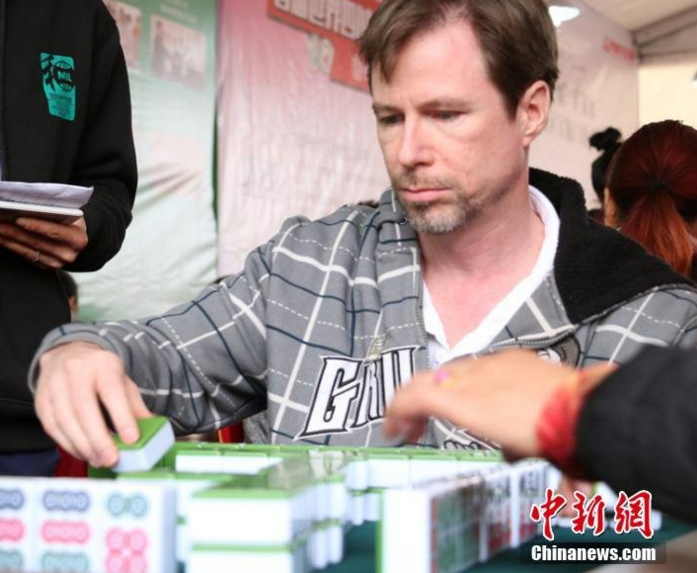 　　本次大赛所有赛制和规则都由国际麻将联盟赛事委员会审议通过，以四川麻将独特的血战到底规则为基础，在决赛阶段采用个人复式赛制，实现了科学赛制与传统玩法的平衡。