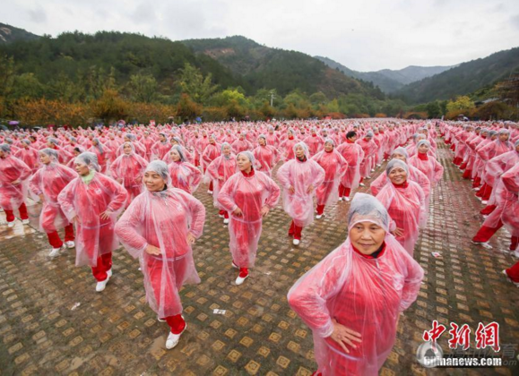 　　据活动主办方介绍，同一时间、不同场地、同跳一支舞曲，挑战最大规模排舞（多场地）吉尼斯世界纪录，在全国多个重点城市一起举行，是迄今为止全国范围内发起的最大规模广场舞活动。