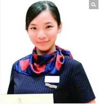 　　警方深入调查时，翻查闭路电视片段发现，莫某曾在女死者寓所大厦出现，更发现莫在案件揭发之前返回内地。警方其后发出莫某的照片，悬红30万元(港元，下同)缉捕。事隔近三年，直至近日在粤港两地执法部门合作下，莫姓疑凶终在深圳落网。潜逃三年的疑凶莫某现年29岁，人称“阿贤”，英文名Oscar，花名叫“阿水”。据悉，此人曾在一家大型连锁地产代理公司任职地产经纪。衣柜藏尸案揭发后，莫某一直下落未明，其友人亦见他颈部有伤痕。案发后，莫的女友人曾留言称：“希望你可以勇于承担后果。”