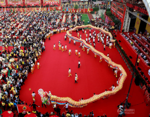 深圳3万黄氏宗亲吃盆菜祭祖 设宴3200桌