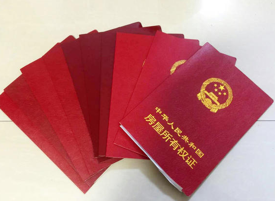 　　“我们这些外地人，来郑州是很没有安全感的，挣到钱后，第一件事情就是买房，在这里有个自己的‘家’！”2010年，李先生买下了在郑州的第一套房子。