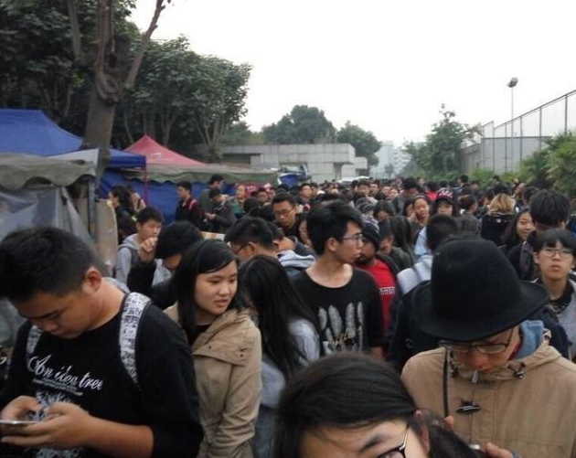 　　有同学表示，自己买的宝贝，哭着也要搬回家。