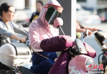 福州飙出30℃高温 白天炎热如夏日
