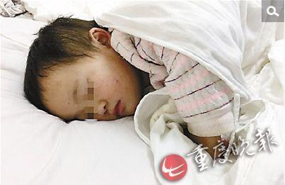 　　民警了解得知，谢某一直以为女儿跟着妻子走了，妻子的手机谢某在用，所以一直没办法联系妻子。谢某称，妻子很疼爱女儿，绝不可能丢掉女儿，估计也是认为女儿跟自己走了，目前还不知道孩子丢了。