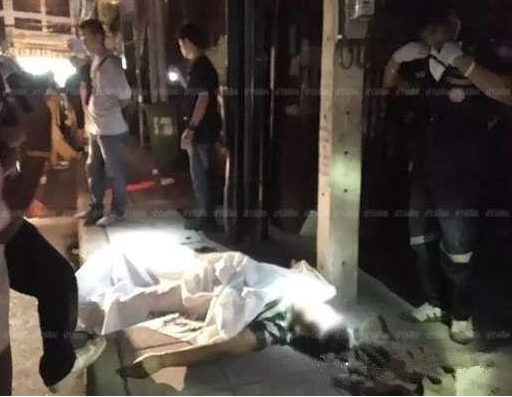 　　目前，案件正在进一步调查中。16日中午一点，李先生儿子已经接到父亲去世消息。20日，李先生和母亲以及旅行社人员将前往泰国处理后事，了解详情。