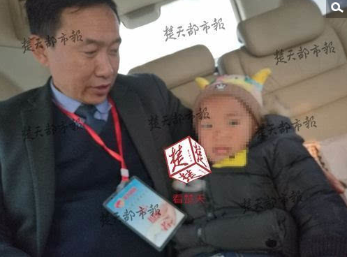 　　据王某事后交代，当时为了挣钱赌博，什么办法都想过，最后想着先卖掉小儿子“试水”，如果价格合适，还准备将大儿子也卖掉，但没想到这么快就被发现了，而卖小儿子的3.5万元赌资也早已经输光。