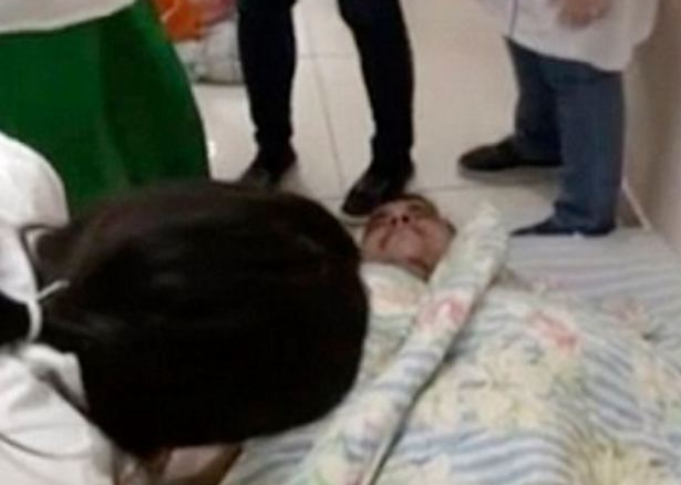 　　机上的乘客中有俄罗斯总统普京设在北极圈内的空军飞行训练队队员，其中有些队员在此次事件中受了重伤。图为某位伤者。